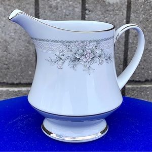 Noritake SWEET LEILANI Platinum Trim 8 oz Creamer